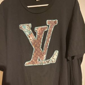 Black LV t-shirt